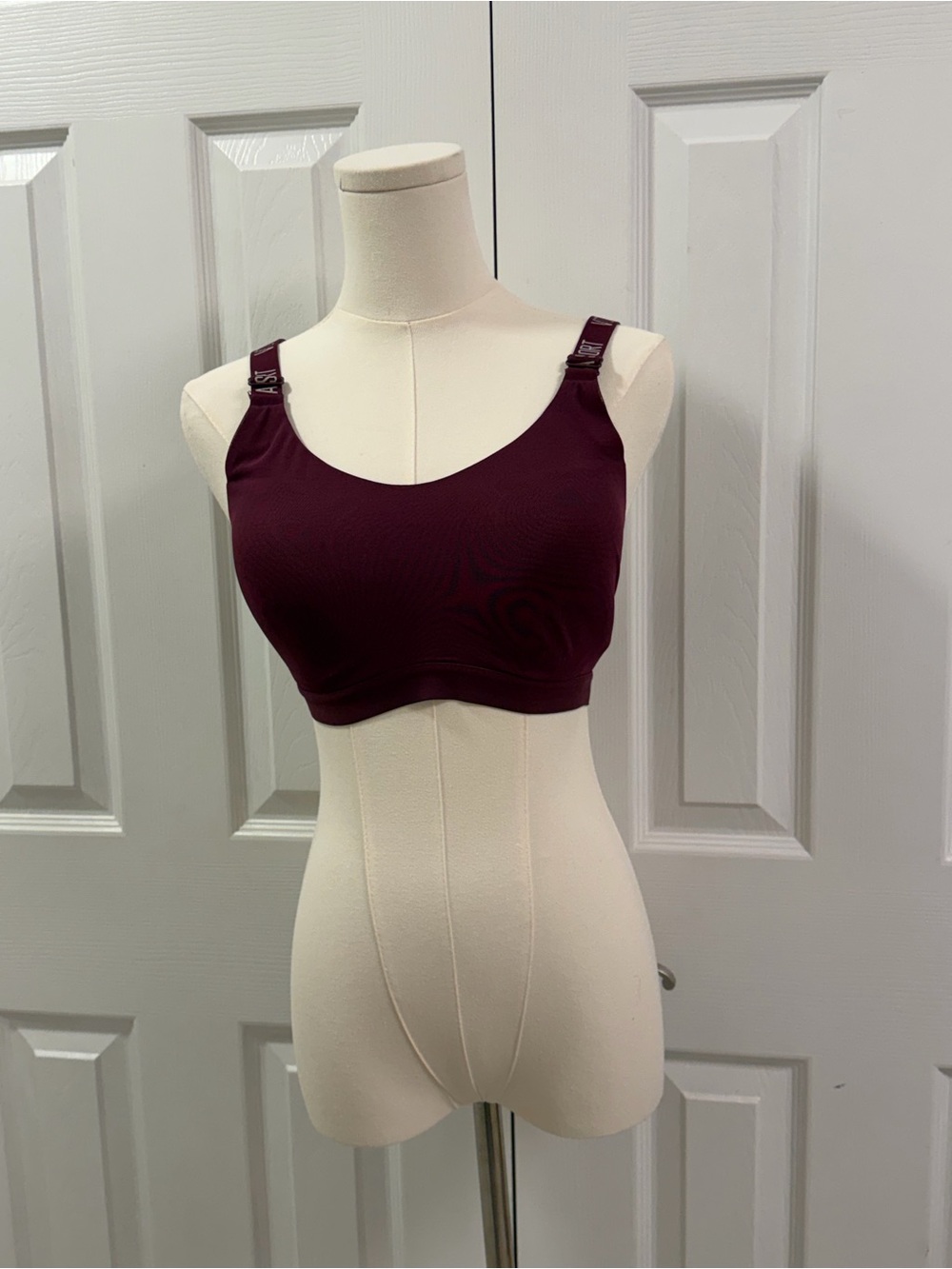 Victoria’s Secret Sport Burgundy Strappy Back Sports Bra 34D